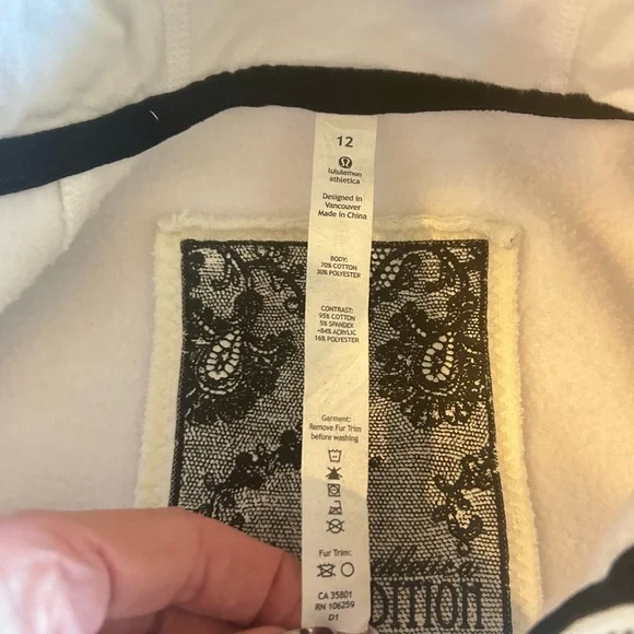 Vintage Lululemon Scuba Hoodie with detachable faux fur, EUC, size 12 - Picture 4 of 7